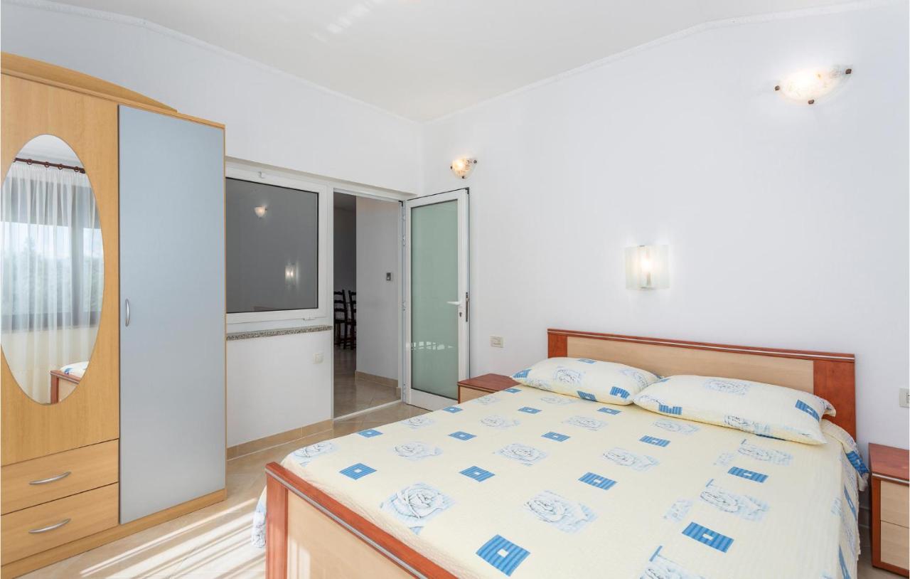 Nice Apartment In Jurandvor With Wifi エクステリア 写真